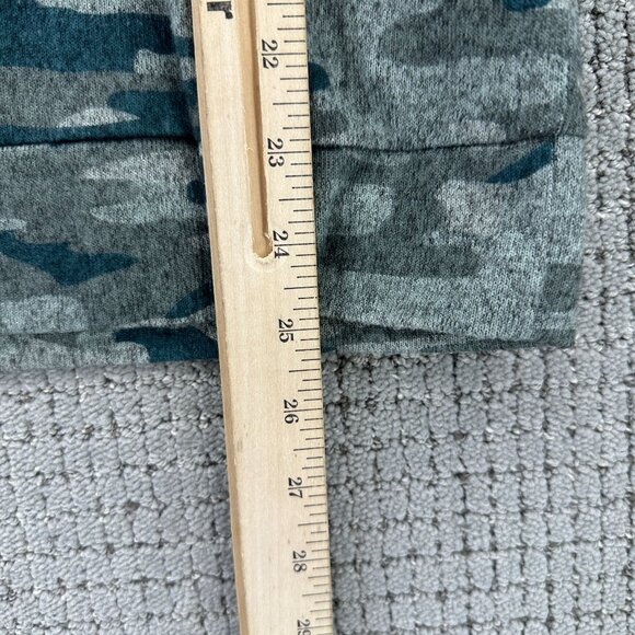 Carve Design Top Womens Size L Large Green Pullover Long Sleeve Camo V-Neck - Picture 6 of 9